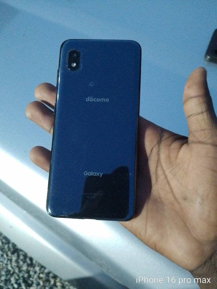 A picture of Nauza simu Samsung bad mpya kabisa Galaxy