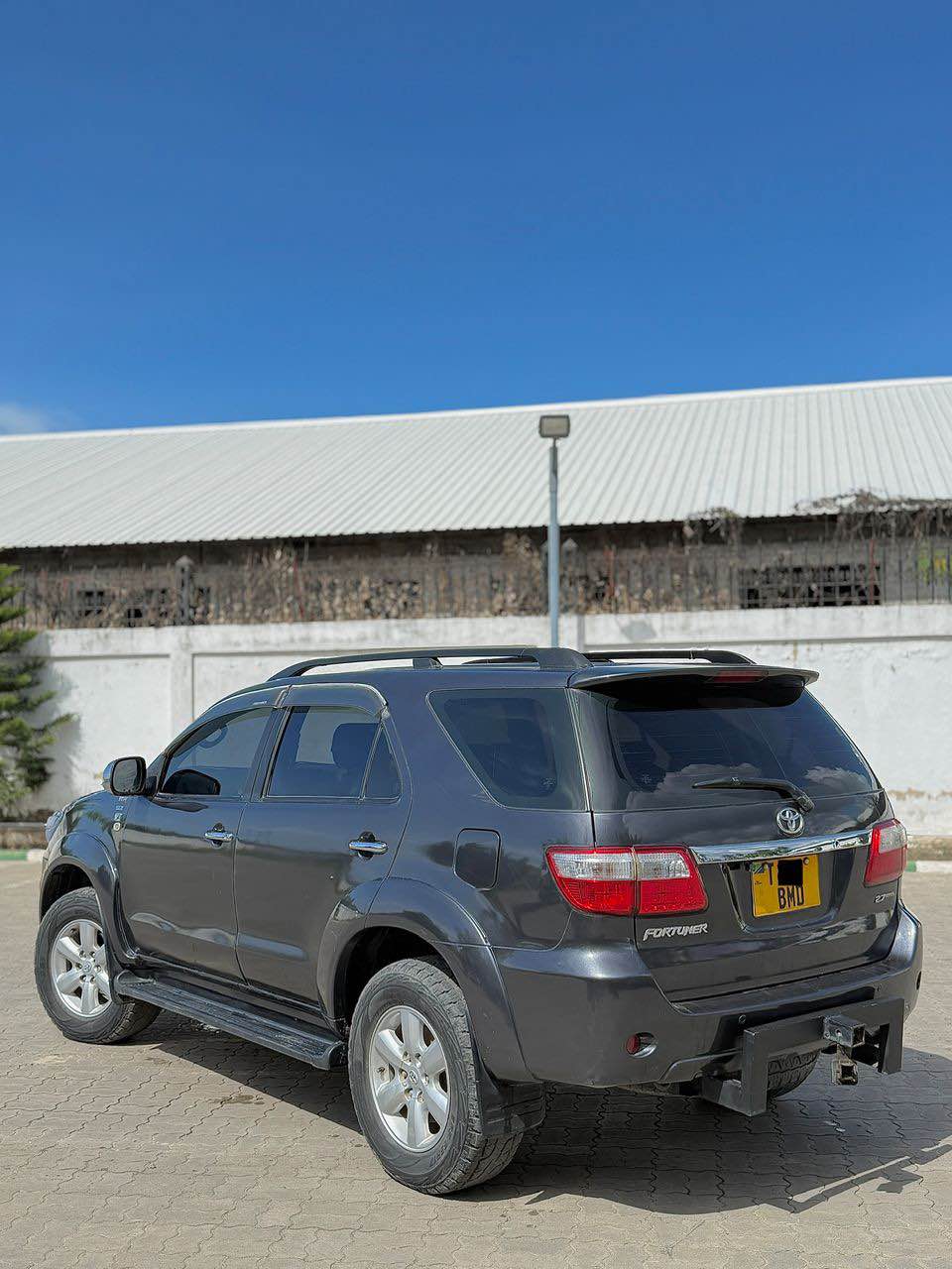 A picture of TOYOTA FORTUNER Wahii