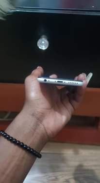 A picture of I phone 6 plain
