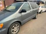 A picture of 2001 TOYOTA SIENNA LE