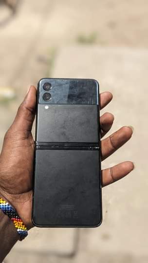 A picture of Samsung Z flip 3