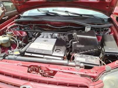 A picture of 2004 TOYOTA HIGHLANDER