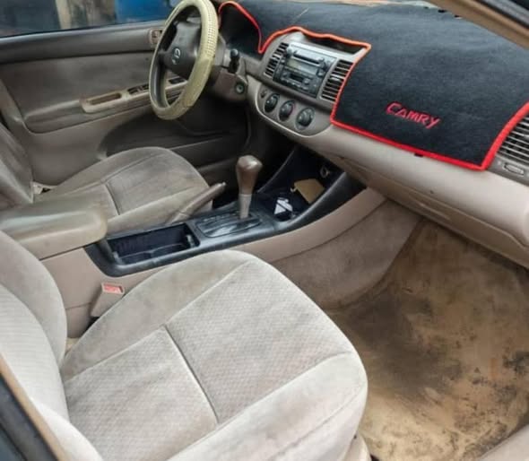 A picture of Toyota Camry 2004 4 plug Painted Engine and Gear are