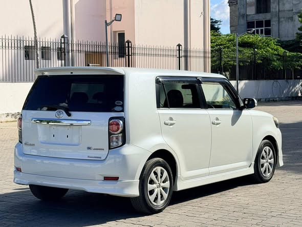 A picture of TOYOTA RUMION TOLEO LA 2010 NZURI SANA WAHI IMEBAKI MOJA