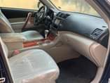 A picture of 2013 HIGHLANDER SPORT toks Leather interior Key start 4plugs Carrier