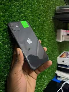 A picture of iPhone 11 128gib battery 87