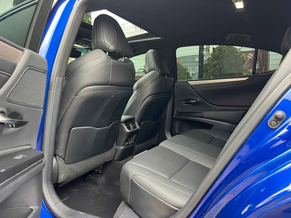 A picture of 2020 Lexus es350 fsport