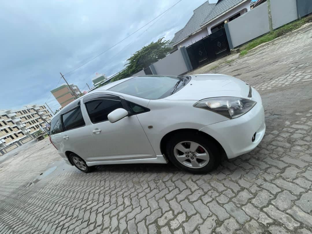 A picture of TOYOTA WISH OLD MODEL KALI SANA