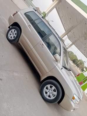 A picture of Toyota Highlander 2006 3 Seater Belgium Standard Everything working perfectly