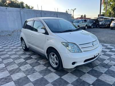 A picture of 2003 Toyota IST