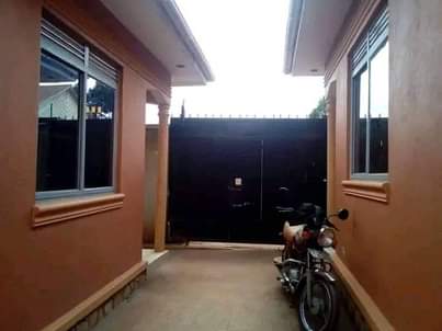 A picture of Double rooms self contained 250k only