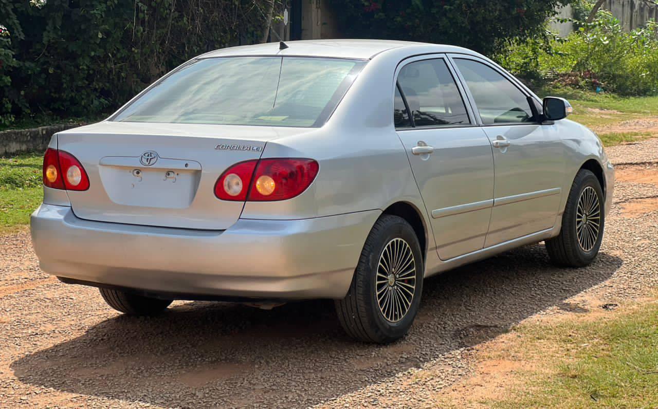 A picture of Toyota corolla LE 2005 model