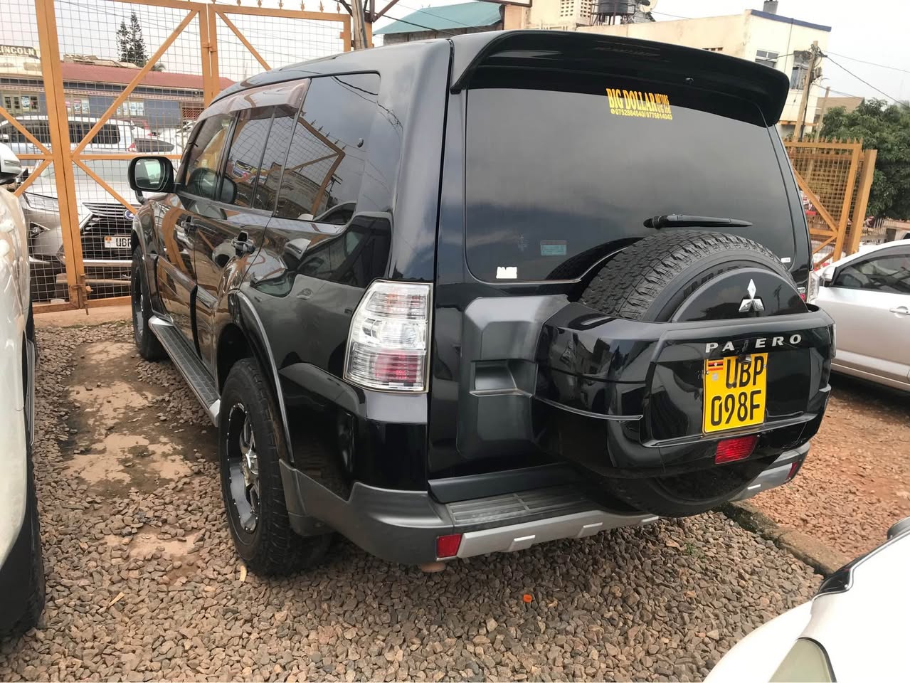 A picture of mitsubishi pajero bitama