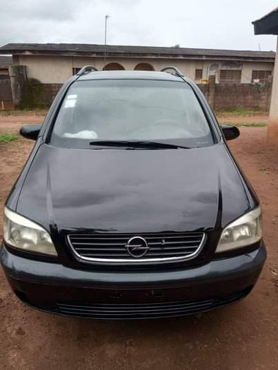 A picture of 2005 Opel zafira Zafira