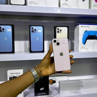 A picture of Iphone 13