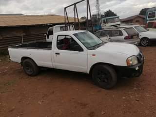 used nissan np300