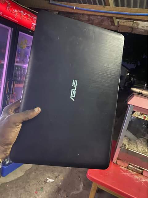 A picture of ASUS Laptop 500Gb Unapewa na Mouse Yake 150 000 0779982227