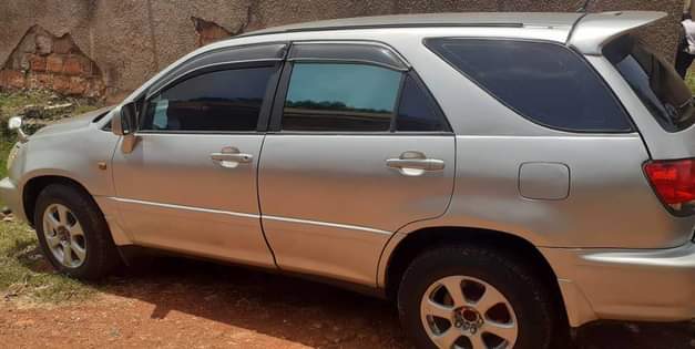 A picture of Toyota harrier 2 2cc 15 5