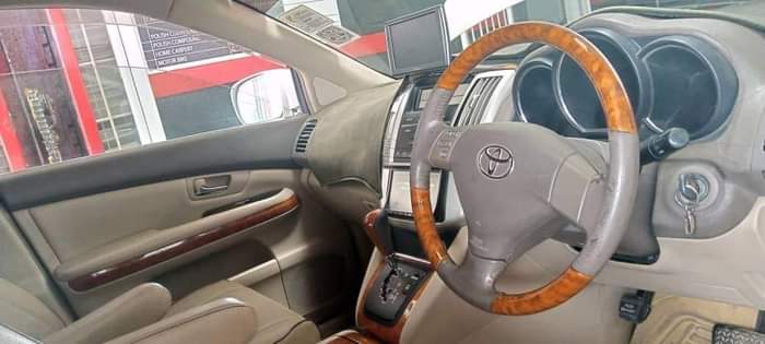 A picture of 2004 Harrier New model 4