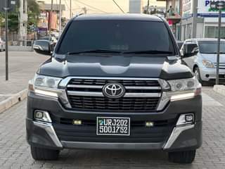 A picture of LANDCRUISER V8