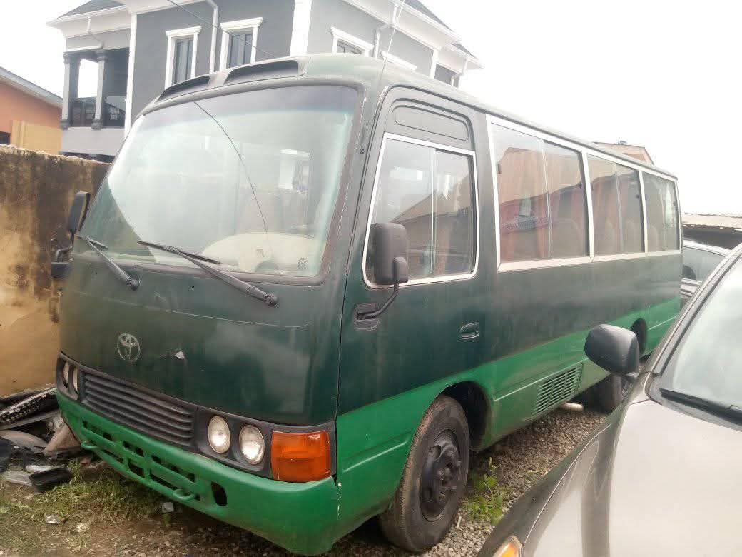 A picture of 1998 Toyota coaster 99