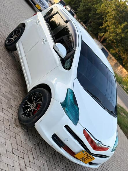 A picture of TOYOTA RACTIS