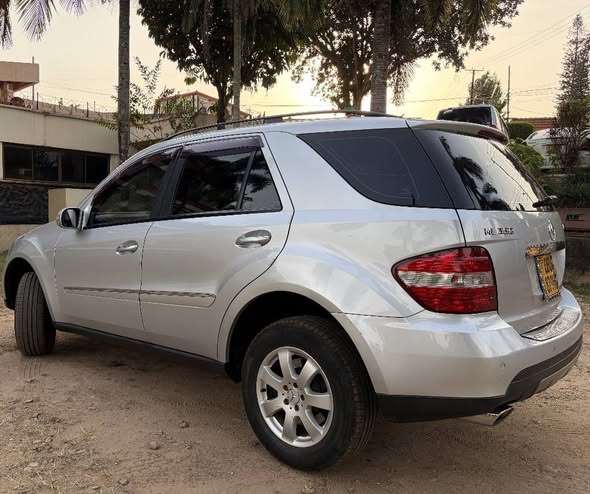 A picture of Mercedes Benz ML350 4MATIC 40m WhatsApp 0726057699