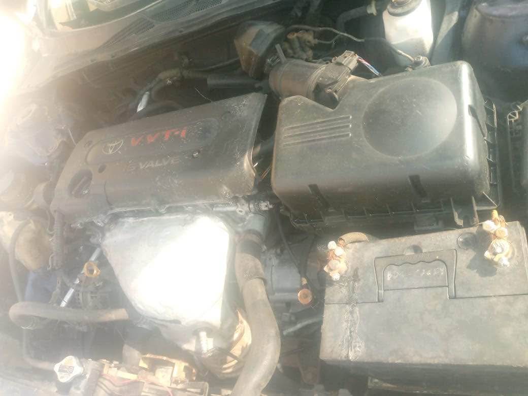 A picture of 2004 Toyota Camry Engine Gear AC Very neat body and