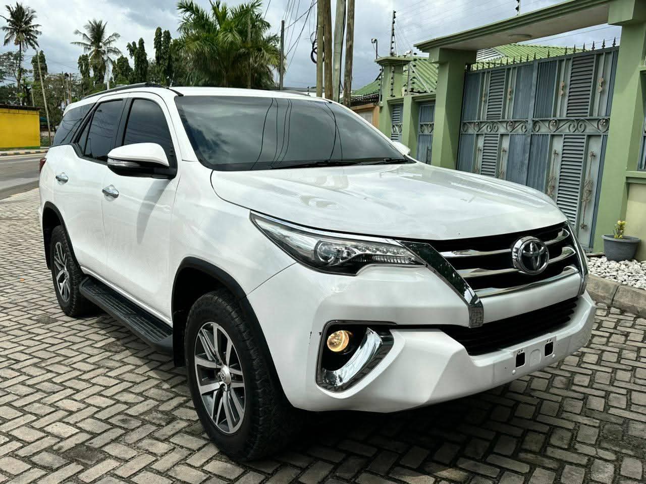 A picture of TOYOTA FORTUNER 2017MODEL....0758893163