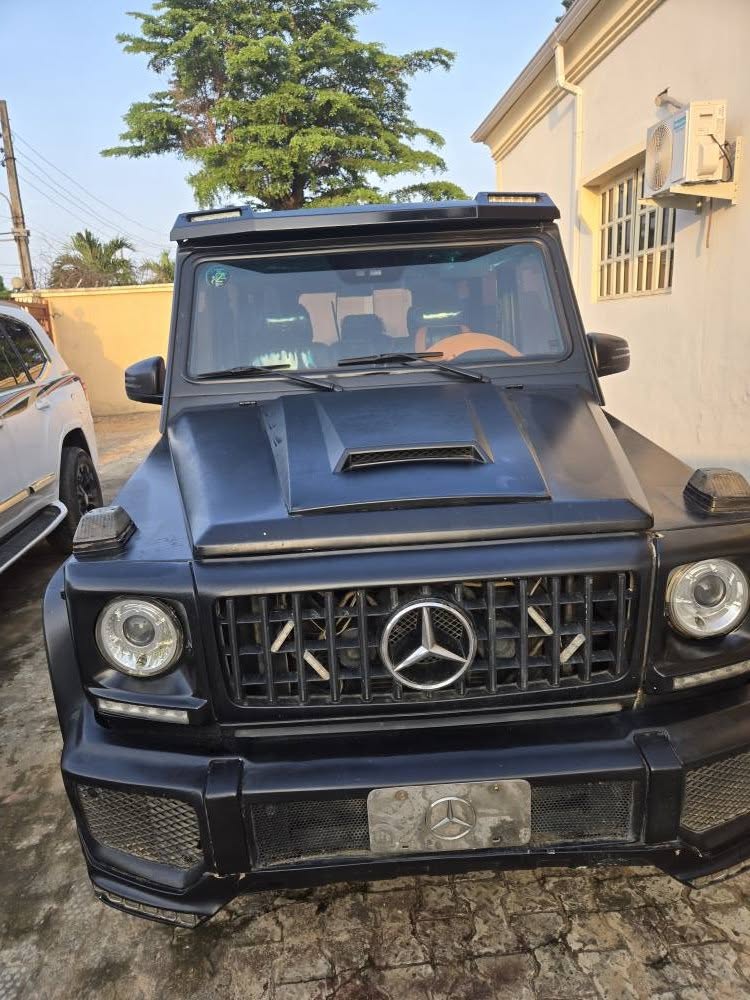 A picture of Benz g 500 for sell