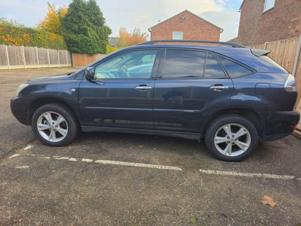 A picture of Lexus 08