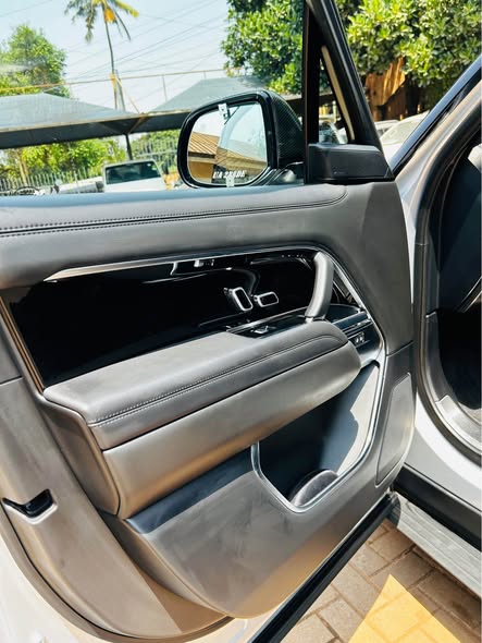 A picture of RANGE ROVER AUTO BIOGRAPHY