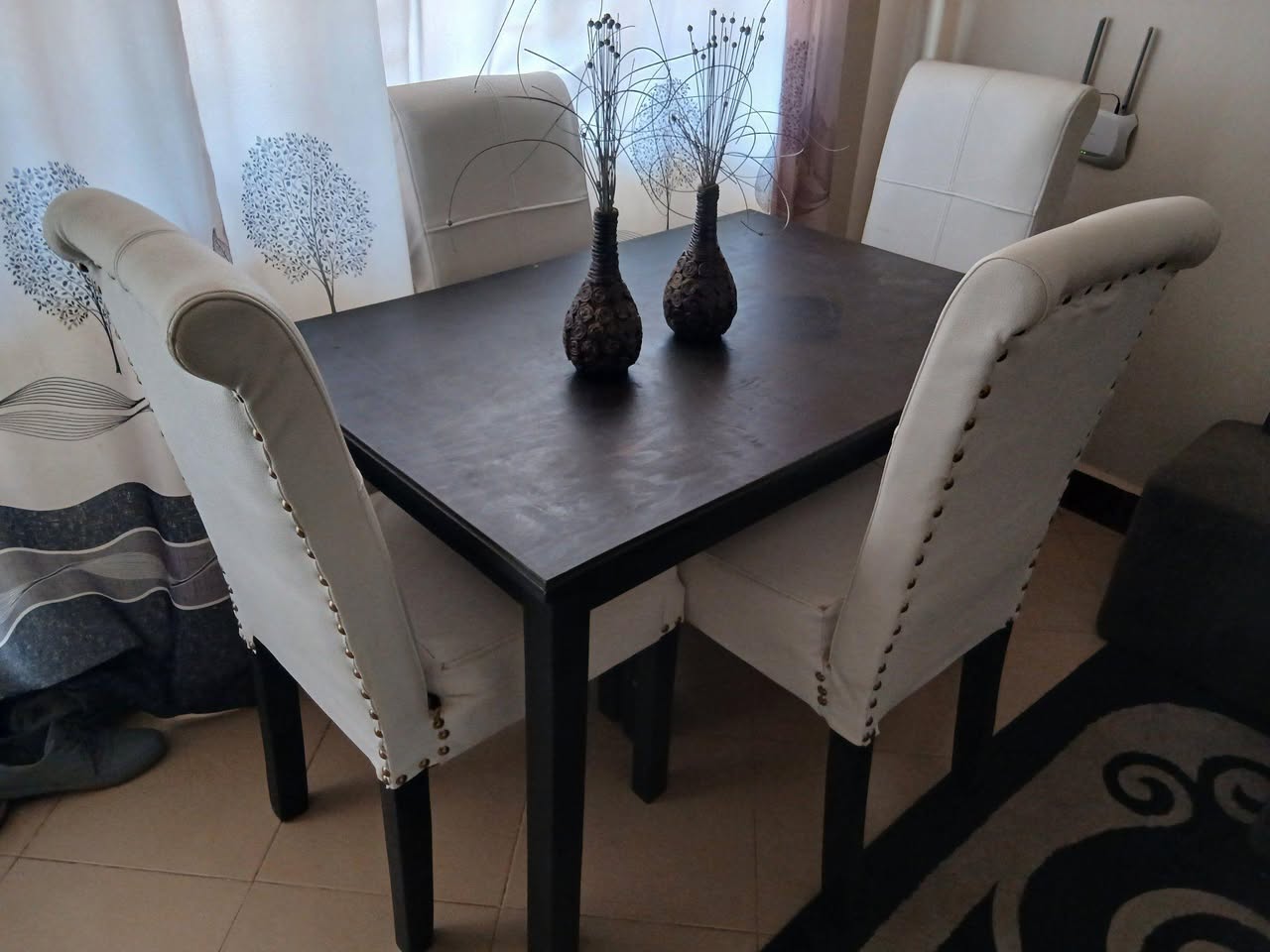 A picture of 4 seater dinning table