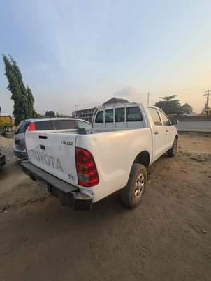 A picture of Toyota hilux 2008