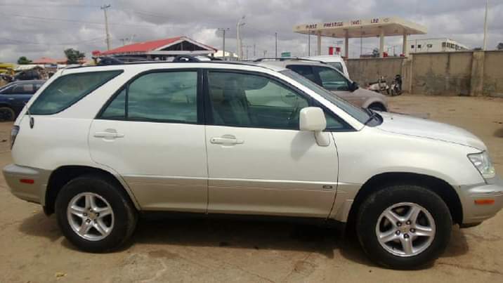 A picture of Toks Lexus Rx300 For Sale Seller Calling ID 2347073191012