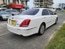 A picture of TOYOTA CROWN MAJESTA
