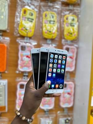 A picture of VIVO X7 PLUS GB128 RAM6 Battery 4000 mAh Capacity Bei