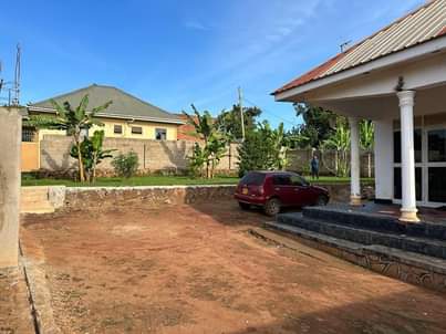 A picture of 2Bedroomed Home on quick sale in Entebbe Garuga 0744248753 0700204486.