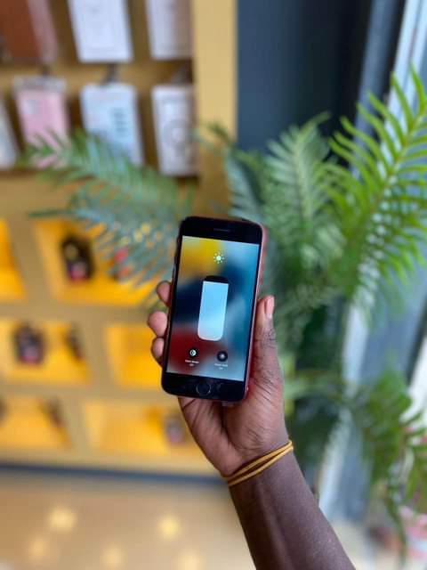 A picture of Offer Iphone 8G 64gb 250k 0713552049