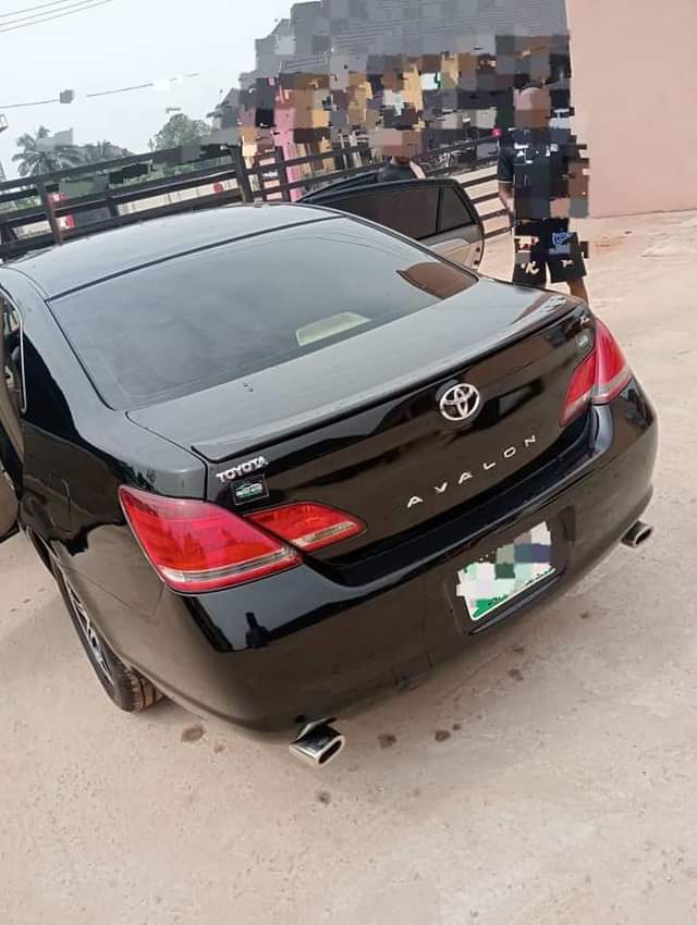A picture of Super clean Toyota Avalon 08 First user and first body