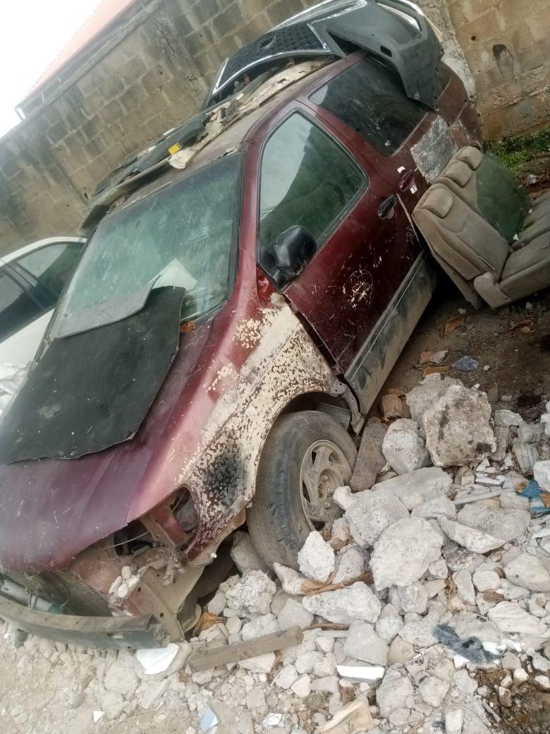 A picture of TOYOTA SIENNA 02
