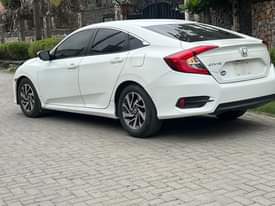 A picture of Few months registered 2016 Honda civic pure first body Fullest