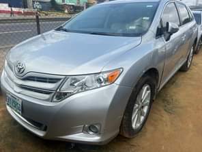 A picture of NEATLY USED 2010 MODEL TOYOTA VENZA Absolutely nothing to fix
