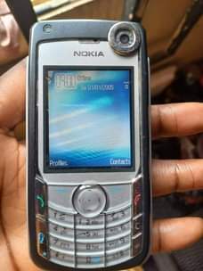A picture of Nokia 6680