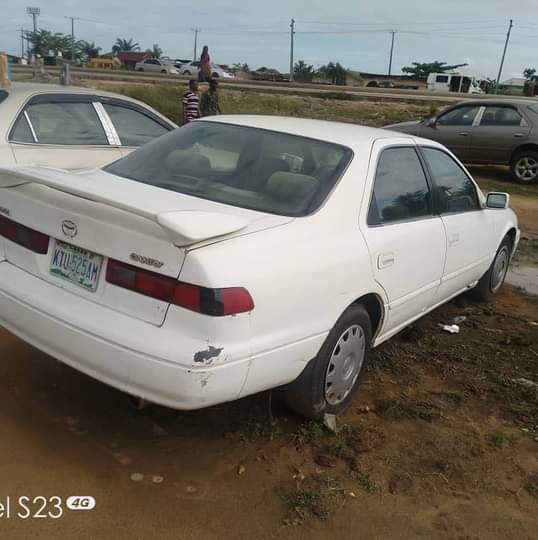 A picture of Hot dealtoyota camry 1999 model with sound engine and gear