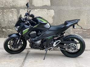 A picture of Kawasaki Z1000 800cc Engine capacity using 8 gears with complete