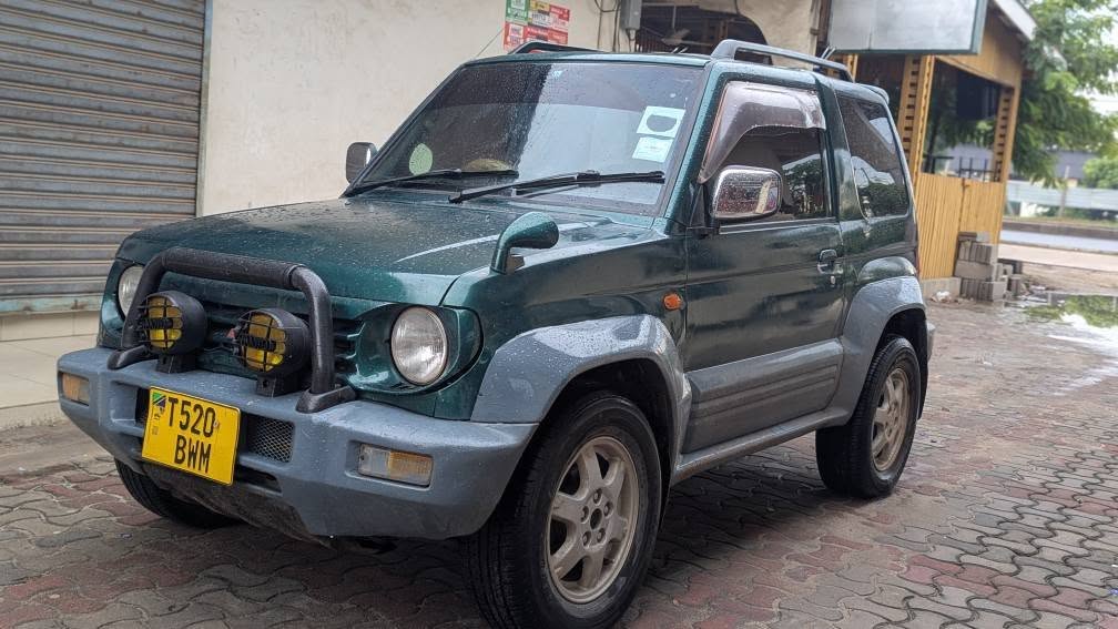 A picture of MITSUBISHI PAJERO MINI FULL DOCUMENT FULL AC BEI 4M LOCATION
