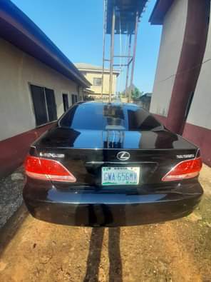 A picture of Lexus es330 Everything is working Very neat car Owerri imo