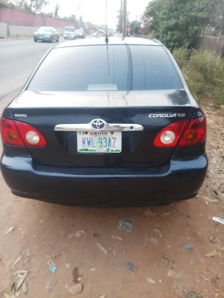 A picture of 2004 Toyota Corolla 04