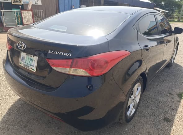 A picture of Hyundai Elantra 2013